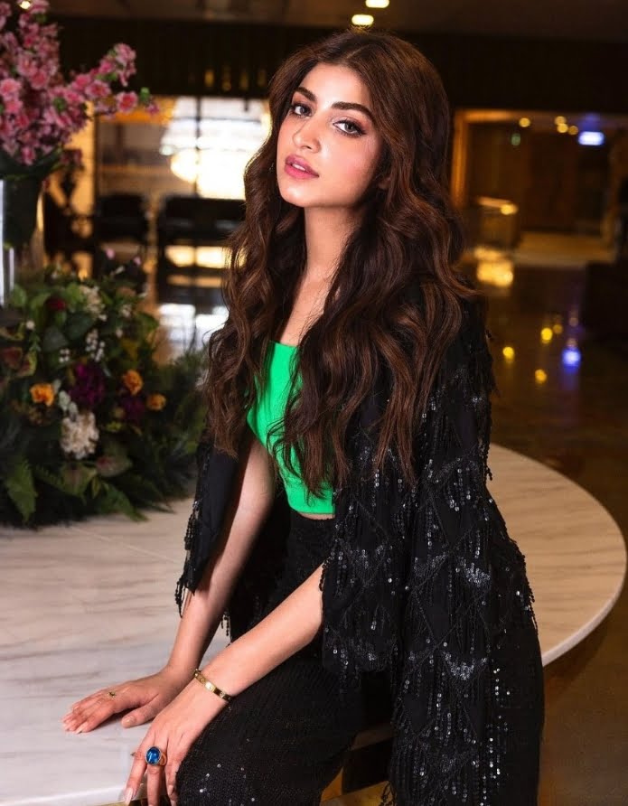 Lovely Pictures Of Kinza Hashmi From Dubai and Istanbul Trip Lovely Pictures Of Kinza Hashmi From Dubai and Istanbul Trip