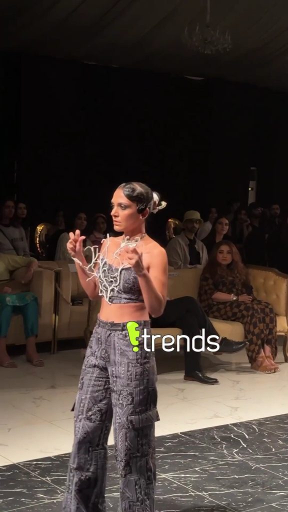 People Confused By Walks On Parishae Adnan Fashion Show People Confused By Walks On Parishae Adnan Fashion Show