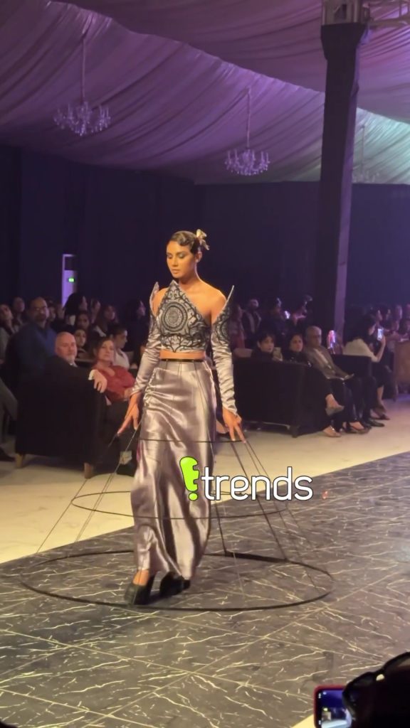 People Confused By Walks On Parishae Adnan Fashion Show People Confused By Walks On Parishae Adnan Fashion Show