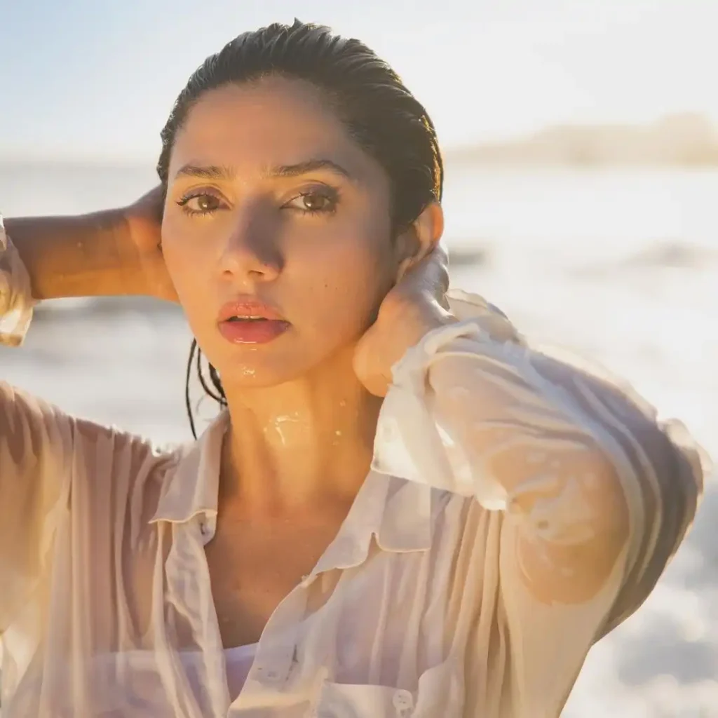 Mahira Khan Biography(Age, Husband, Net Worth, Career) Mahira Khan Bold Image