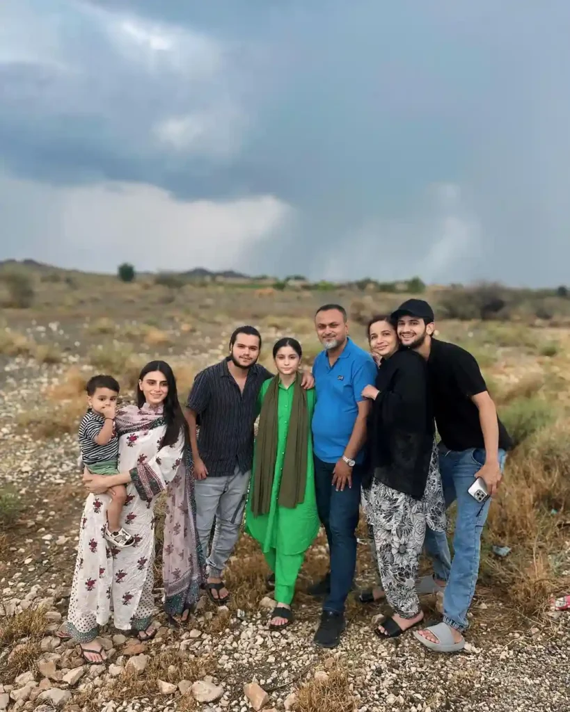 Maaz Safdar Biography (Age, Wife, Net worth, Height) Maaz Safdar Family Picture