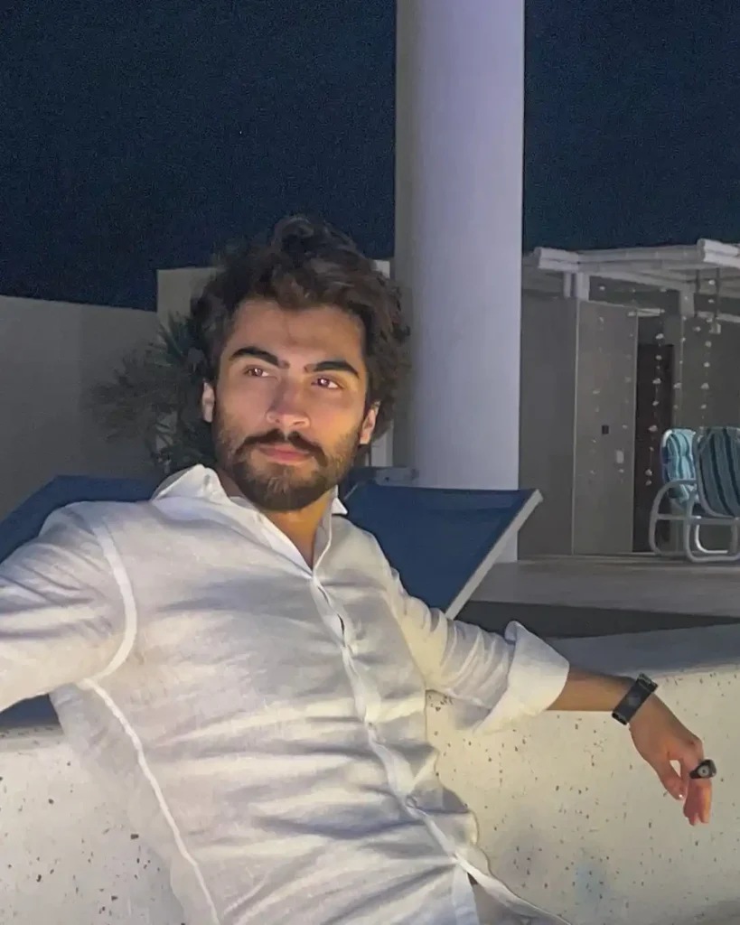 Haroon Kadwani Biography (Age, Family, Wife, Net Worth) Haroon Kadwani Biography (Age, Family, Wife, Net Worth)